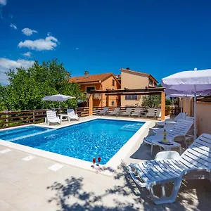 3* Gasthof E-m With Private Pool